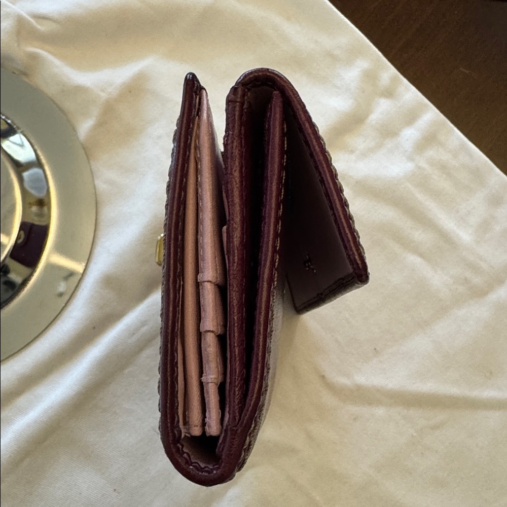Coach vintage Hampton turnlock wallet in plum & pink  leather, brass hardware - Picture 8 of 15